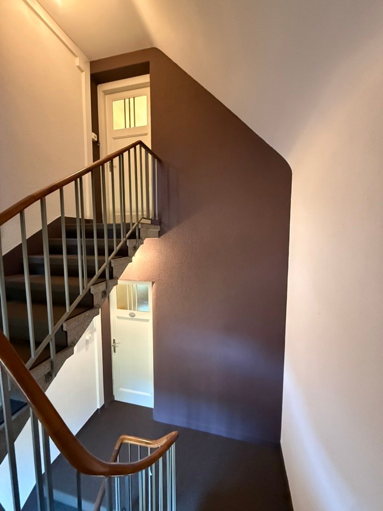 Avant intervention : cage d'escalier à rénover
