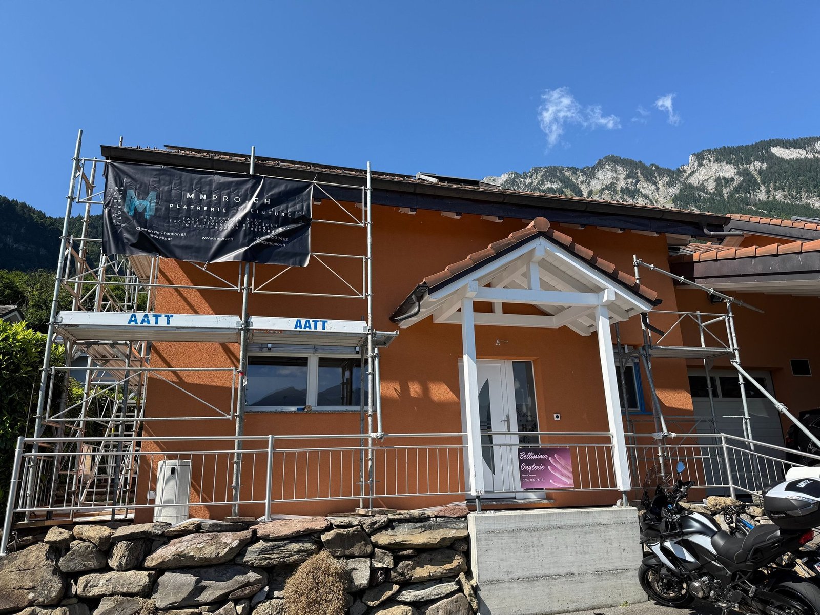 Wood staining and chalet treatment in Saanen
