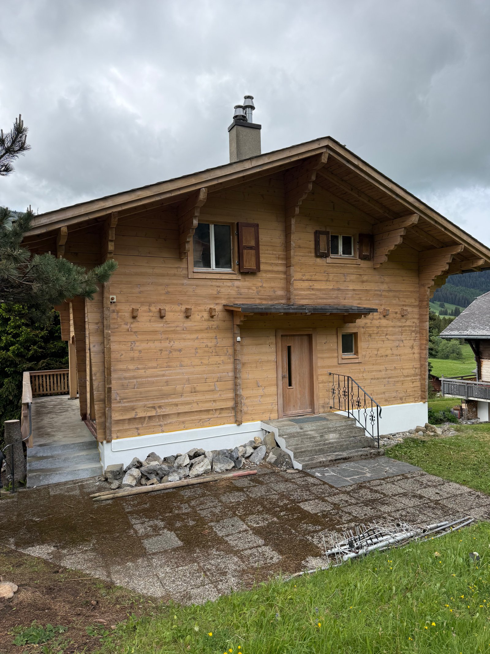 Chalet aux Mosses après sablage et application du saturateur XyloGuard — bois protégé, aspect naturel